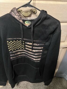 Camo Accent Black Men's Hoodie Sweater with Flag Embroidery NWOT